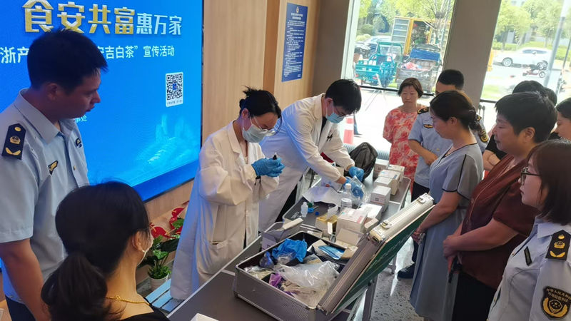安吉縣“你點(diǎn)我檢”食品安全活動(dòng)走進(jìn)安市集
