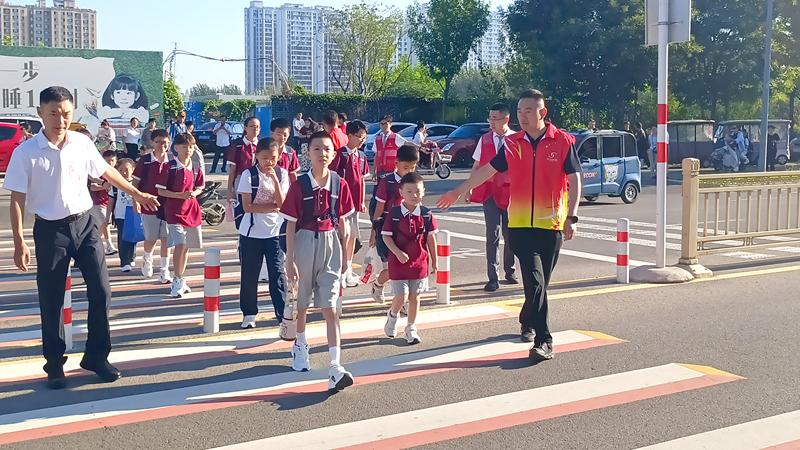 濟(jì)寧華都黨員公益服務(wù)隊(duì)開展開學(xué)護(hù)航志愿服務(wù)活動(dòng)